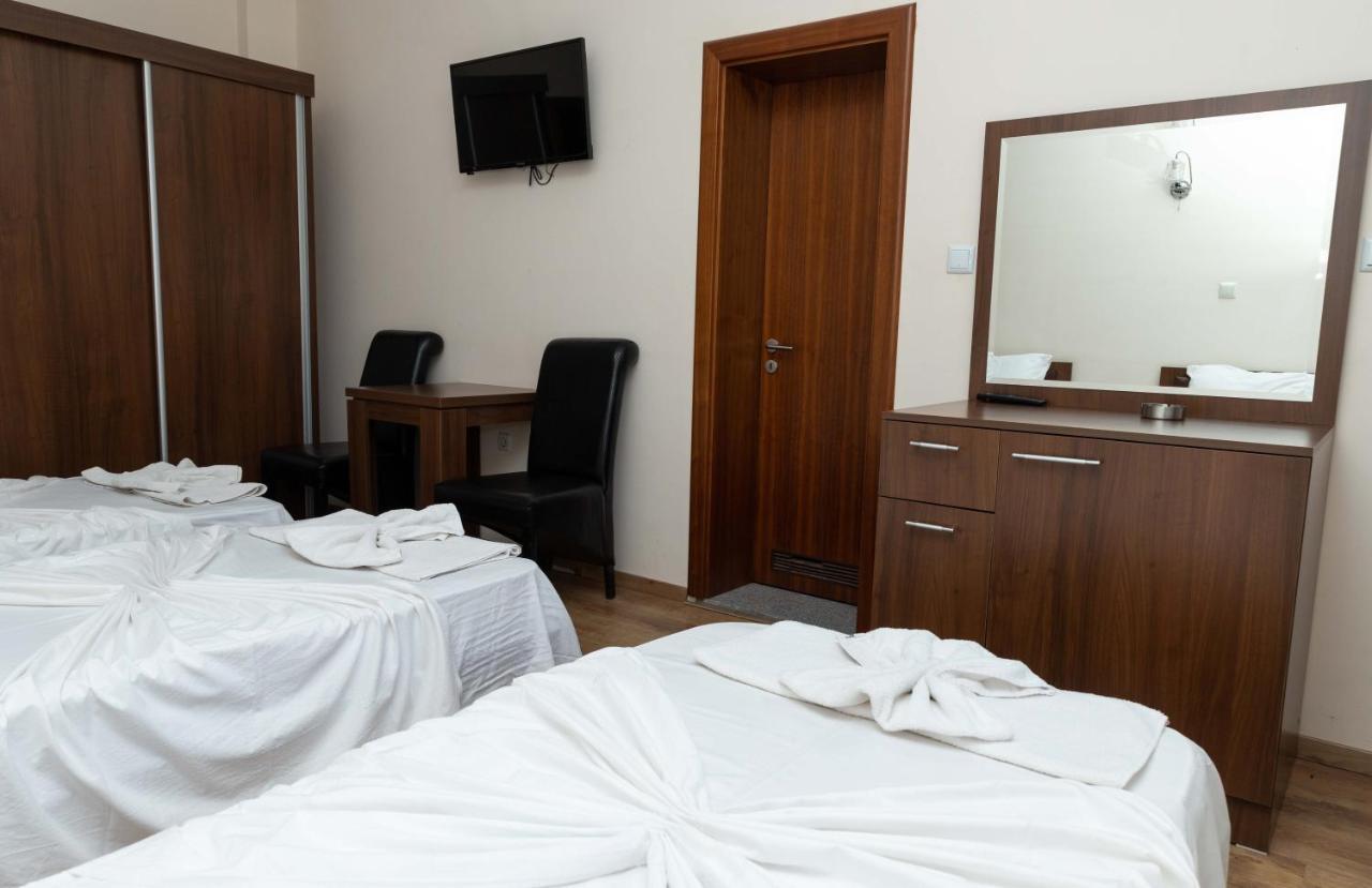Hotel Leo Peje Extérieur photo